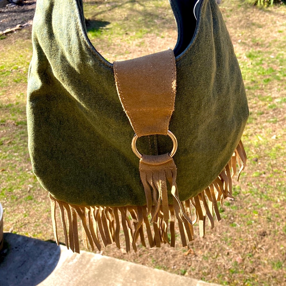 CUTE PURSE not really sure what brand 😬